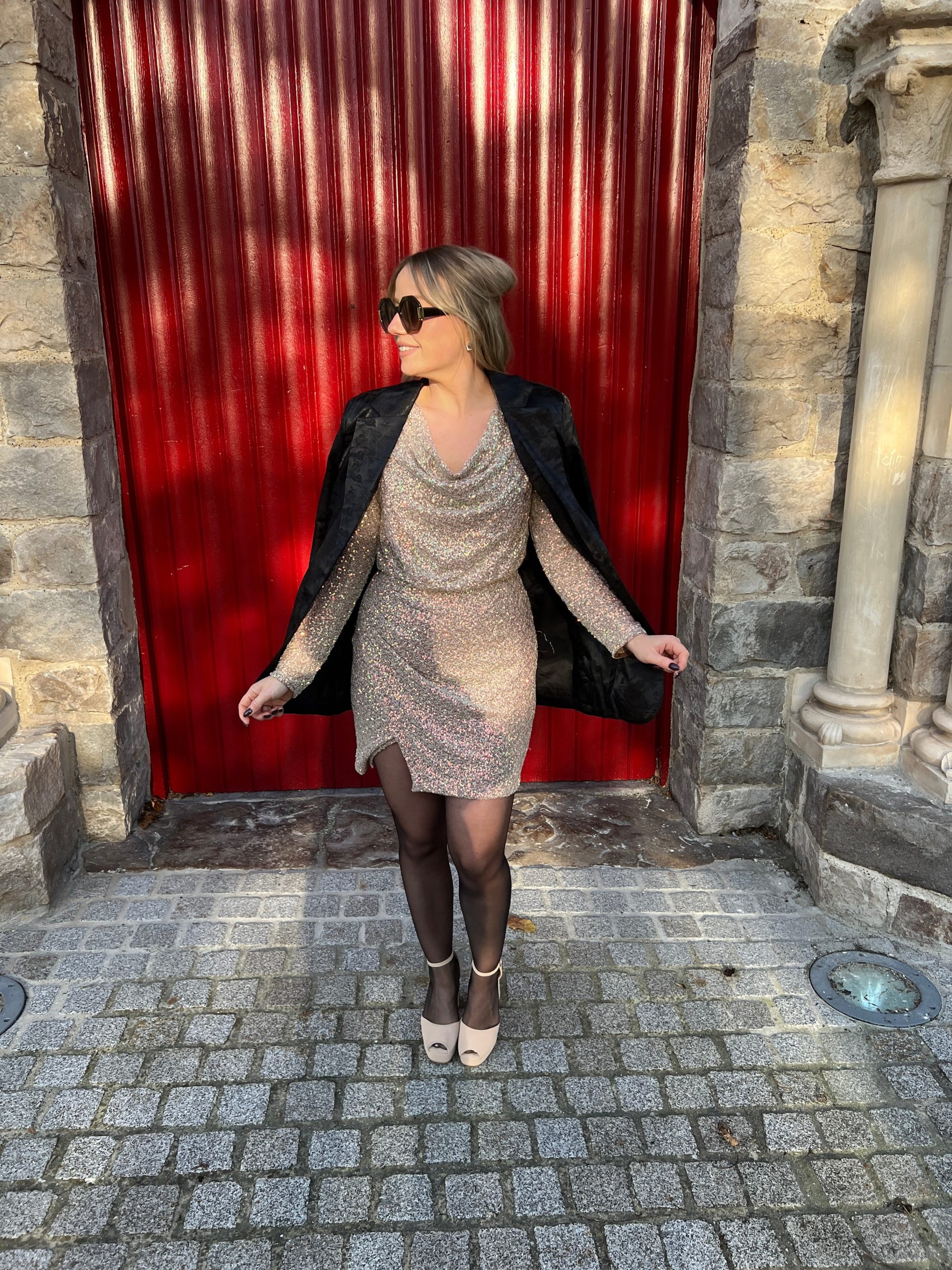 LA ROBE SEQUINS BEIGE DORÉ – Image 4